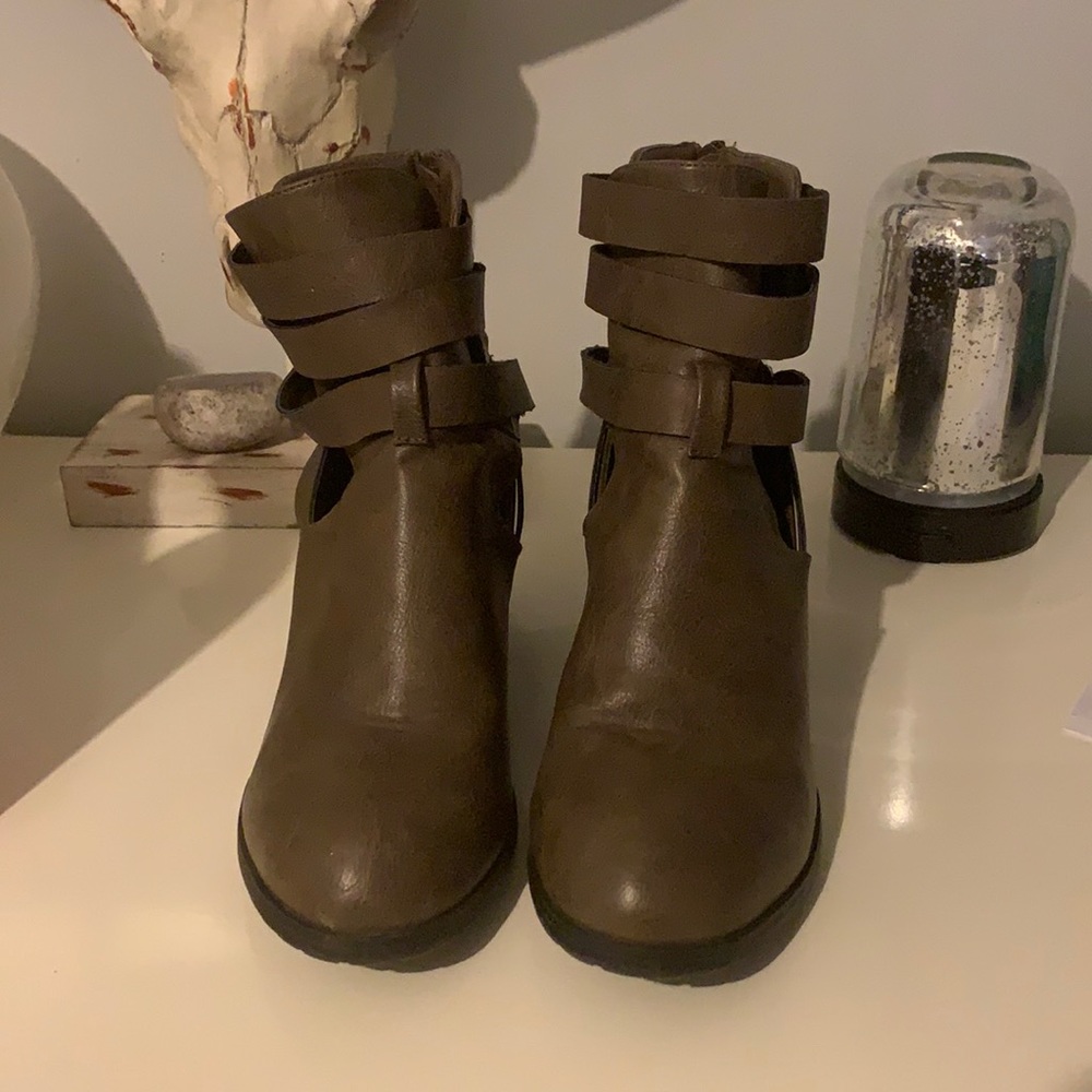 Cute booties! Worn a handful of times.